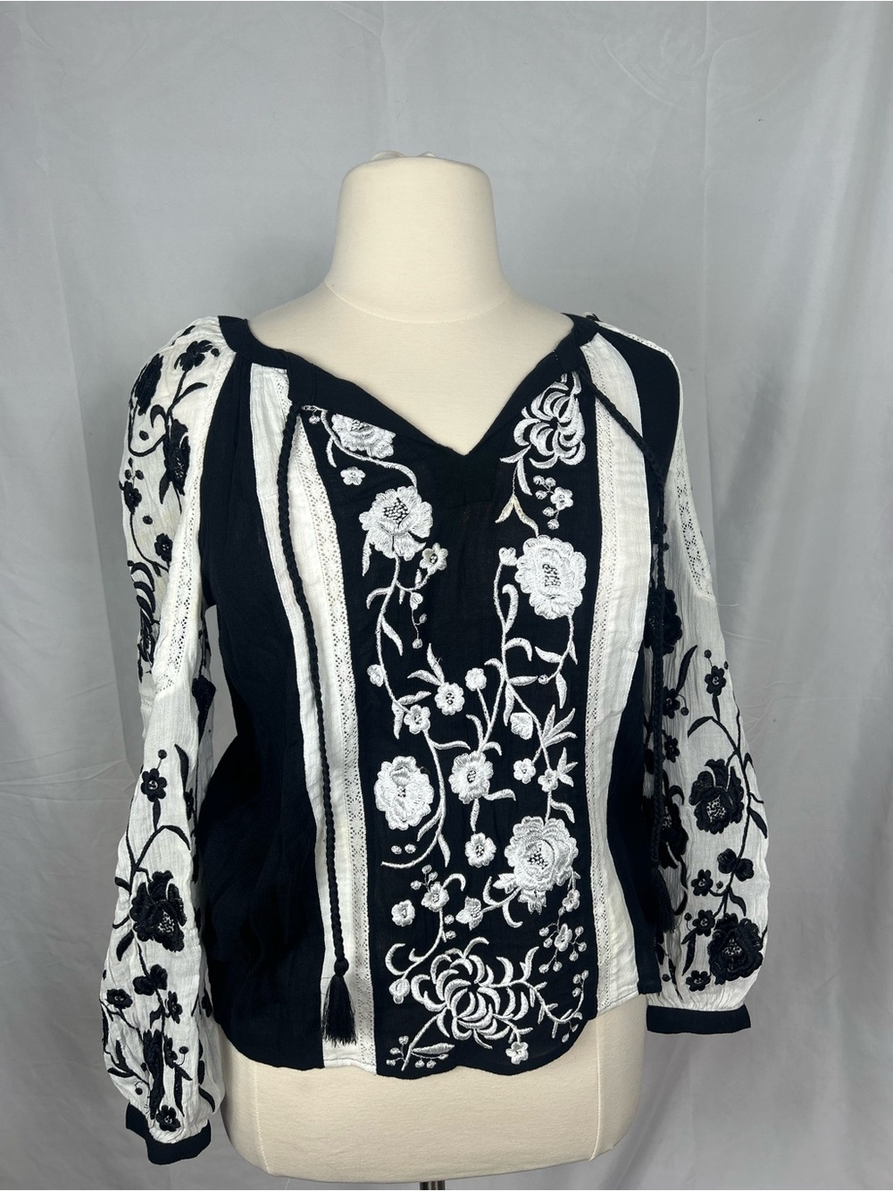 INC International Concepts Black & White Embroidered Peasant Blouse